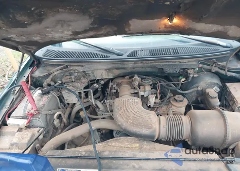 2000 Ford Expedition Xlt from USA, damaged, VIN 1FMRU1567YLA12988